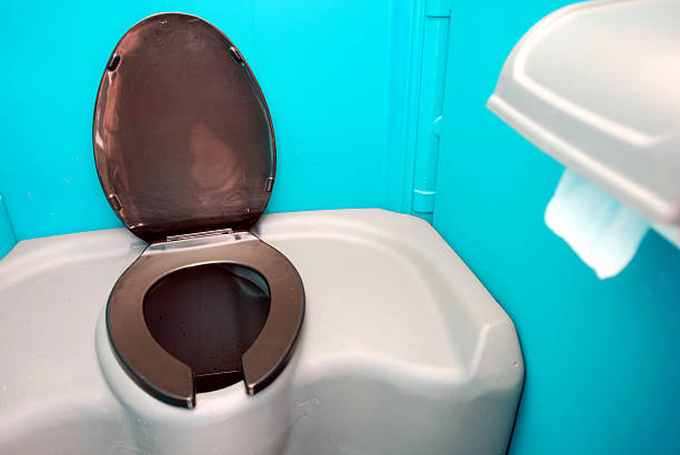 Best Portable restroom trailer rental  in Earlvle, IL